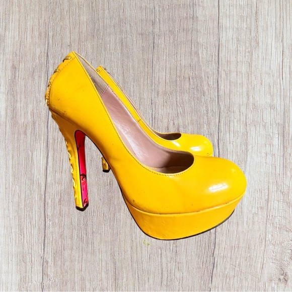 Betsey Johnson Yellow pumps size 7.5 perfect for 🎃 - Picture 1 of 5